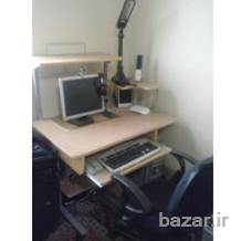 کامپیوتر شخصی و میز کامپیوتر